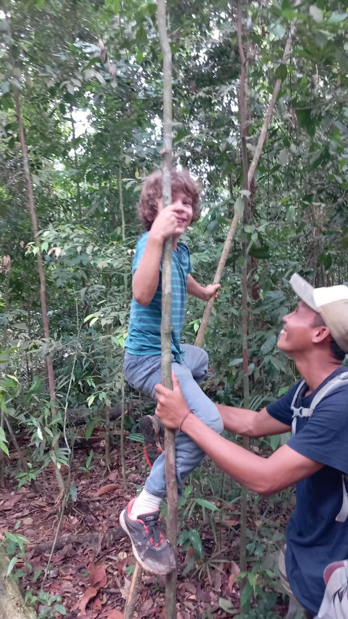 Magpie Homestay & Jungle Trekking Especially For Guest Trekking With Us Букит-Лаванг Экстерьер фото